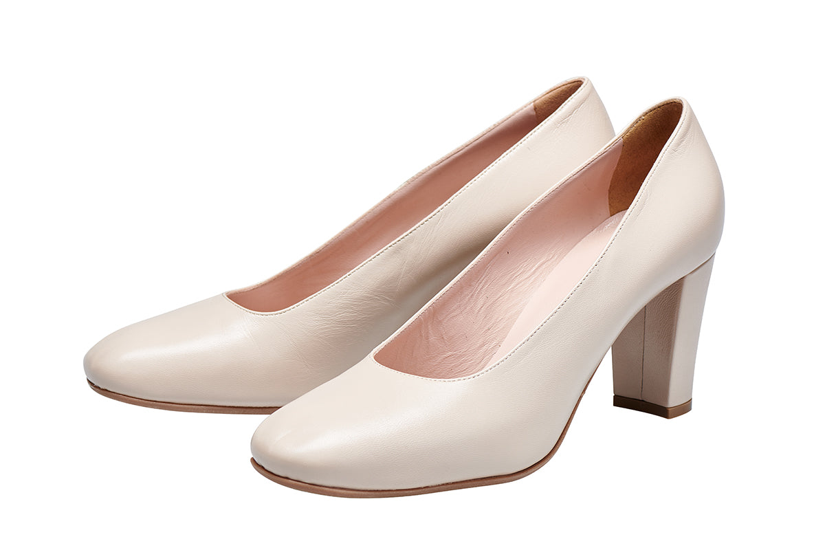 Louise M shoes for corporate women. A comfortable work shoe offering corporate and fashion style. A block heel for walking or standing for long hours.