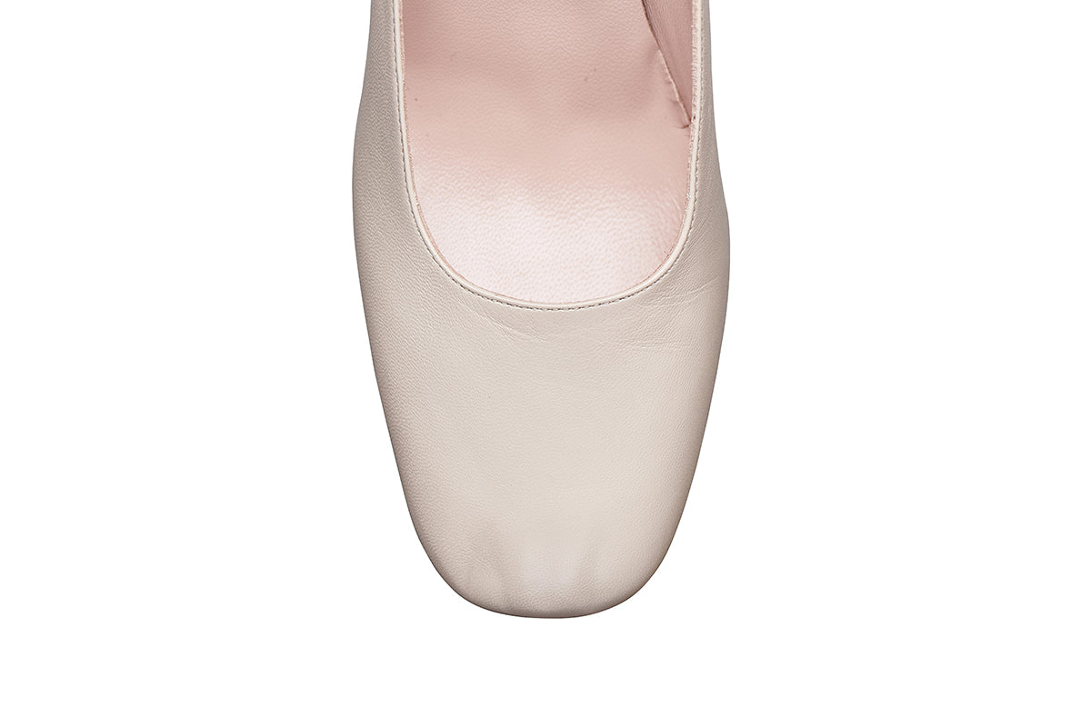 The Louise M corporate 'work' shoe range is the most stylish comfortable shoes you will wear. Padded innersole and rounded square toe offer comfort for your work day.