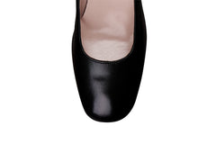 Square toe for best comfort. Wear all day. Most comfortable coporate heels